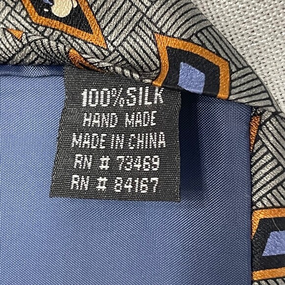 Walt Disney World 100% Silk Men’s Tie. Mickey Mouse Tie. - Picture 3 of 7